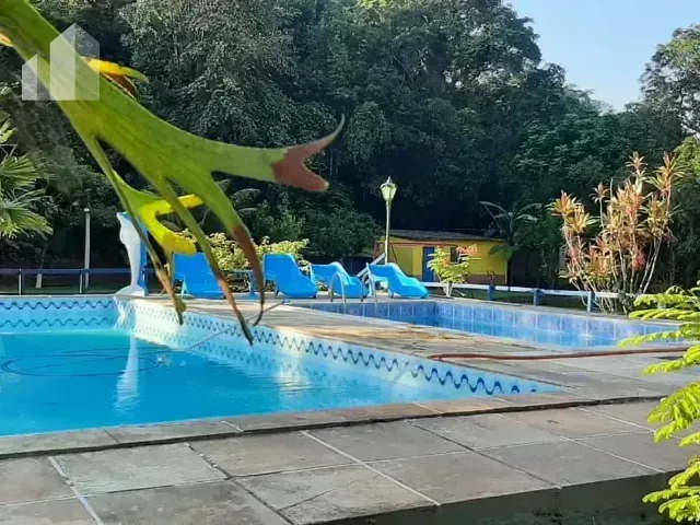 Fazenda com 25000m² 12 quartos e 6 banheiros, à venda, no bairro Tinguá em Nova Iguaçu
