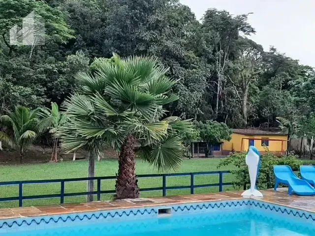 Fazenda com 25000m² 12 quartos e 6 banheiros, à venda, no bairro Tinguá em Nova Iguaçu