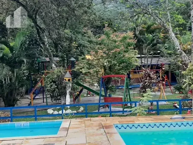 Fazenda com 25000m² 12 quartos e 6 banheiros, à venda, no bairro Tinguá em Nova Iguaçu