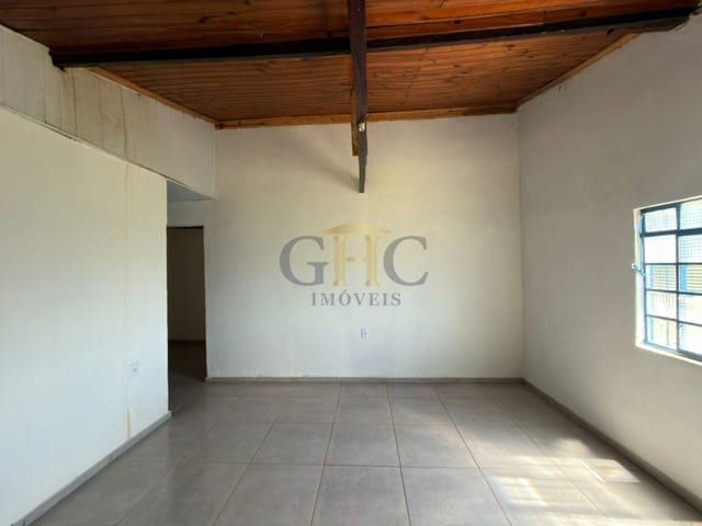 Casa 2 quartos e 1 banheiro, para alugar, no bairro Barra em Salto de Pirapora