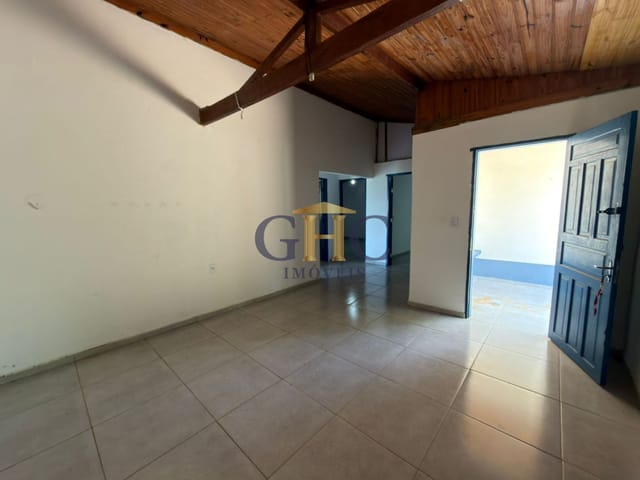 Casa 2 quartos e 1 banheiro, para alugar, no bairro Barra em Salto de Pirapora