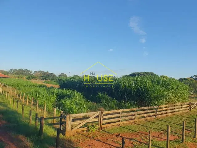 Fazenda com 400m² 6 quartos e 4 banheiros, à venda, no bairro Área Rural de Araraquara em Araraquara
