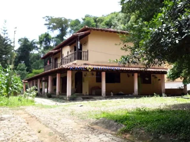 Fazenda com 1100000m² 5 quartos e 3 banheiros, à venda, no bairro Centro em Argirita
