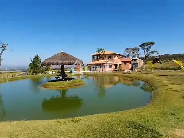Fazenda com 4840m² 2 quartos e 2 banheiros, à venda, no bairro Centro em São João Batista do Glória