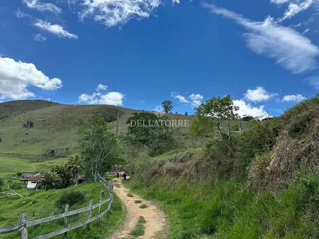Fazenda com 843000m² 4 quartos e 3 banheiros, à venda, no bairro Três Córregos em Teresópolis