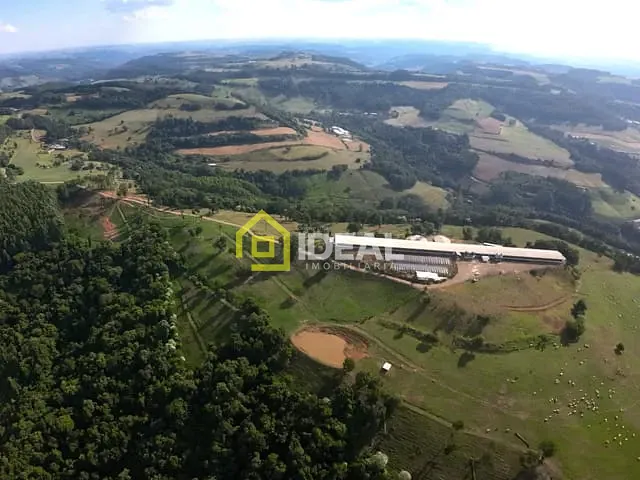 Fazenda com 310m² 6 quartos e 4 banheiros, à venda, no bairro Interior em Peritiba