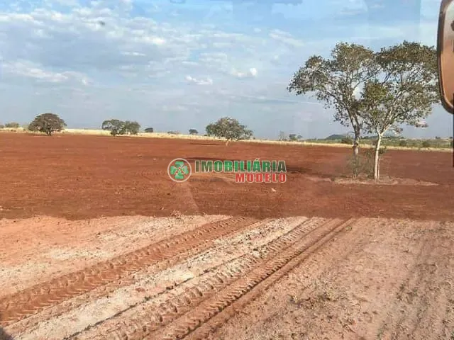 Fazenda com 41350000m² 3 quartos e 1 banheiro, à venda, no bairro Centro em Chapada dos Guimarães