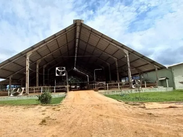 Fazenda com 1600000m², à venda, no bairro Área rural em Cambuquira