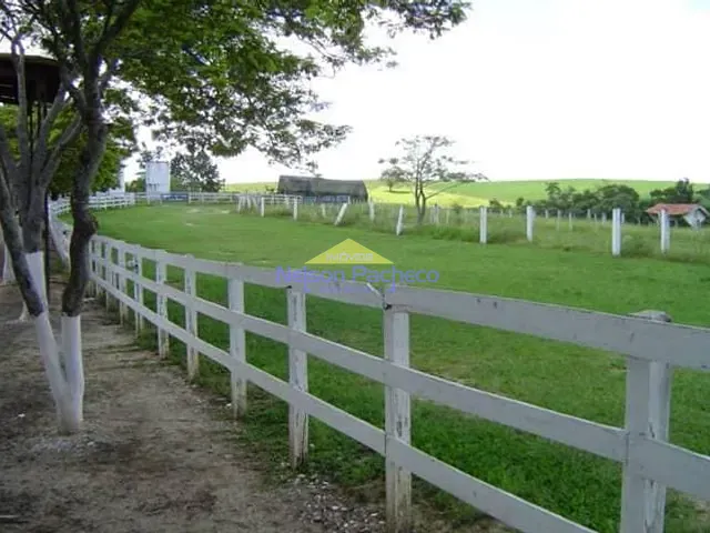 Fazenda com 169400m², à venda, no bairro Sete Fogões em Tietê