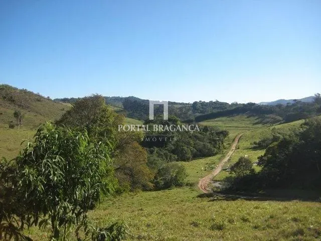 Fazenda com 1403600m² 2 quartos e 1 banheiro, à venda, no bairro Araras dos Mori em Bragança Paulista