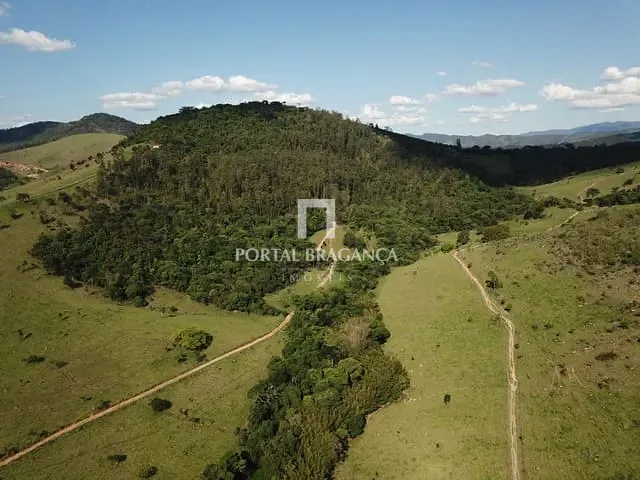 Fazenda com 1403600m² 2 quartos e 1 banheiro, à venda, no bairro Araras dos Mori em Bragança Paulista