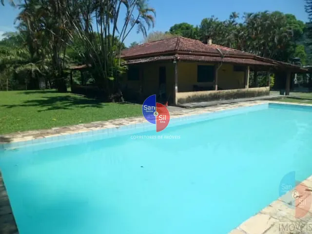 Fazenda com 100000m² 8 quartos e 5 banheiros, à venda, no bairro Jardim Santo Antônio em Magé