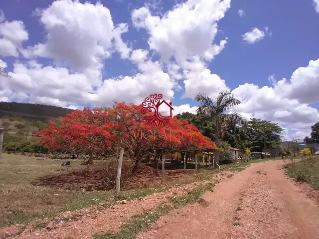 Fazenda com 48400m² 4 quartos e 3 banheiros, à venda, no bairro Região Valo Fundo em Santo Hipólito