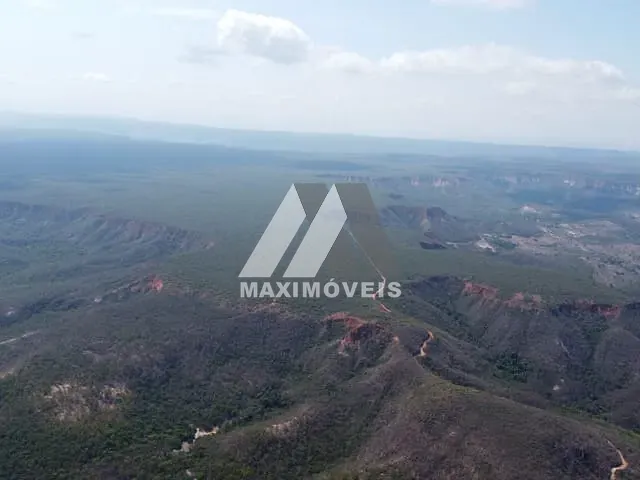 Fazenda com 1479m², à venda, no bairro Area Rural em Coronel Murta