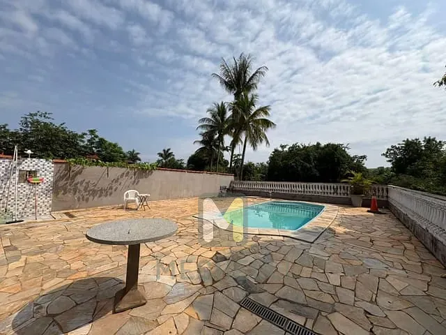 Fazenda com 6500m² 1 quarto e 2 banheiros, à venda, no bairro Zona Rural em Serrana