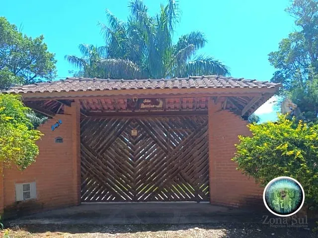 Fazenda com 66960m² 7 quartos e 3 banheiros, à venda, no bairro Distrito Cocais em Sarapuí
