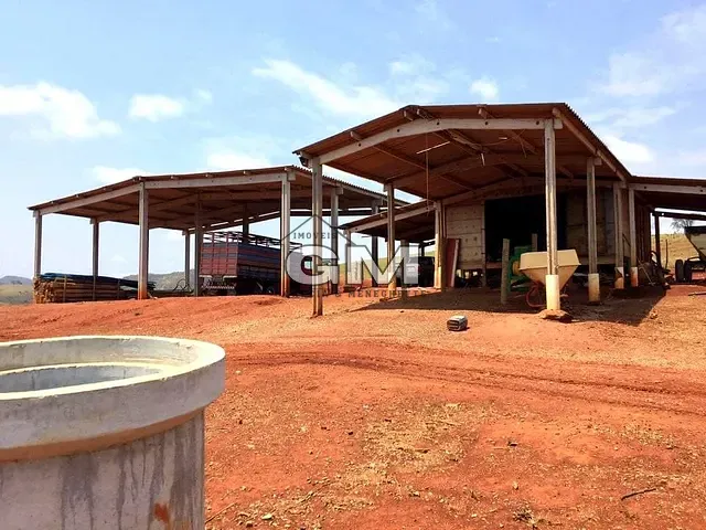 Fazenda com 58080000m² 6 quartos e 6 banheiros, à venda, no bairro Área Rural em Piumhi