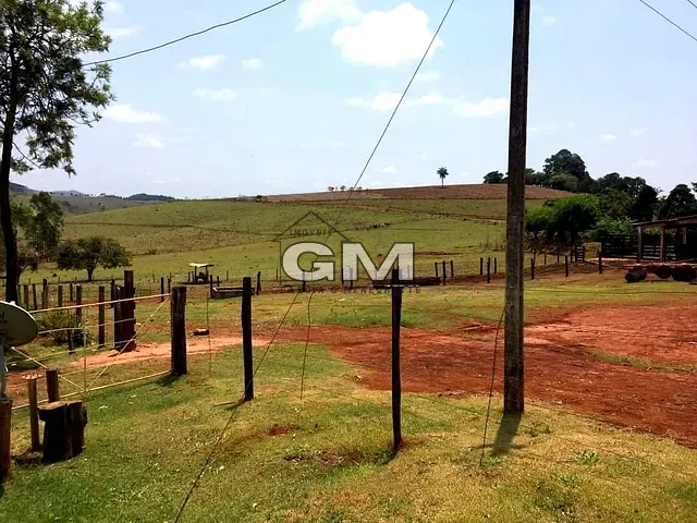 Fazenda com 58080000m² 6 quartos e 6 banheiros, à venda, no bairro Área Rural em Piumhi