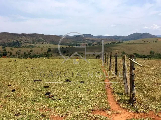 Fazenda com 58080000m² 6 quartos e 6 banheiros, à venda, no bairro Área Rural em Piumhi