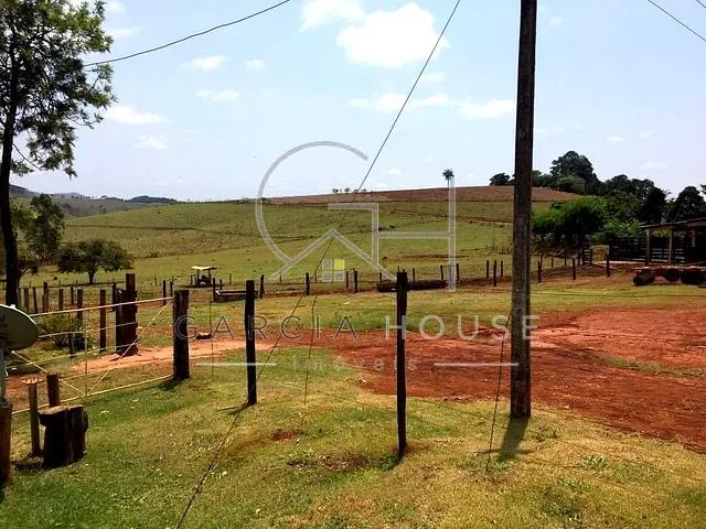 Fazenda com 58080000m² 6 quartos e 6 banheiros, à venda, no bairro Área Rural em Piumhi