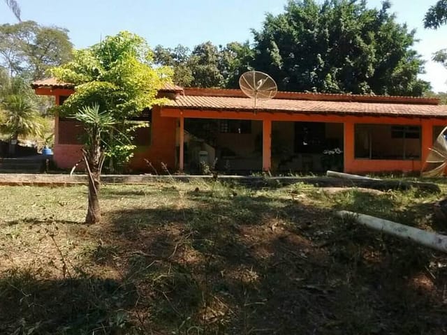 Fazenda com 484000m² 3 quartos e 2 banheiros, à venda, no bairro Centro em Luziânia