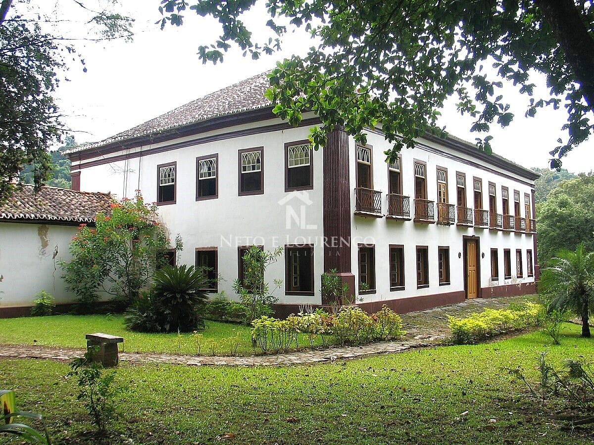 Fazenda à venda com 15 quartos, 10m² - Foto 1