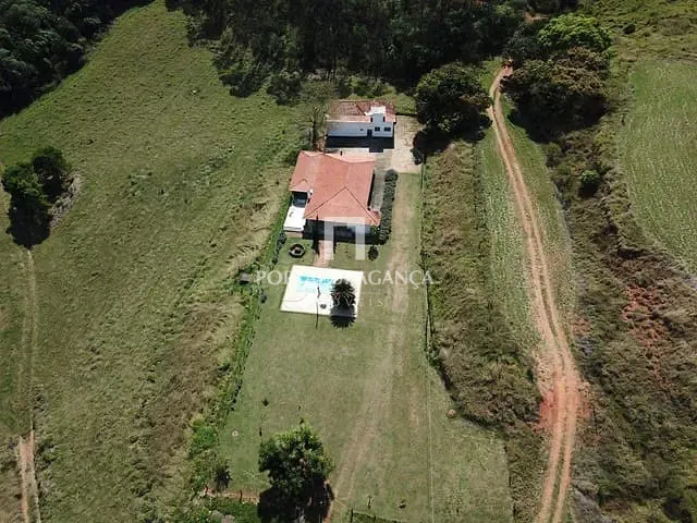 Fazenda com 250m² 3 quartos e 4 banheiros, à venda, no bairro Araras dos Pereiras em Bragança Paulista