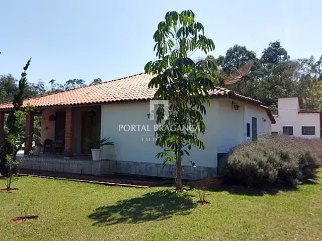 Fazenda com 250m² 3 quartos e 4 banheiros, à venda, no bairro Araras dos Pereiras em Bragança Paulista