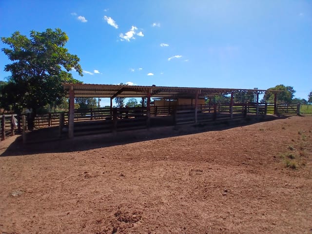 Fazenda com 350m² 6 quartos e 3 banheiros, para alugar, no bairro Zona Rural em Caçu