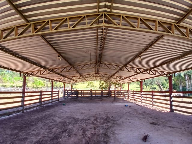 Fazenda com 350m² 6 quartos e 3 banheiros, para alugar, no bairro Zona Rural em Caçu