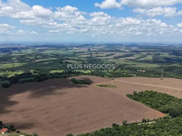 Fazenda com 650000m², à venda, no bairro Centro em Itapetininga