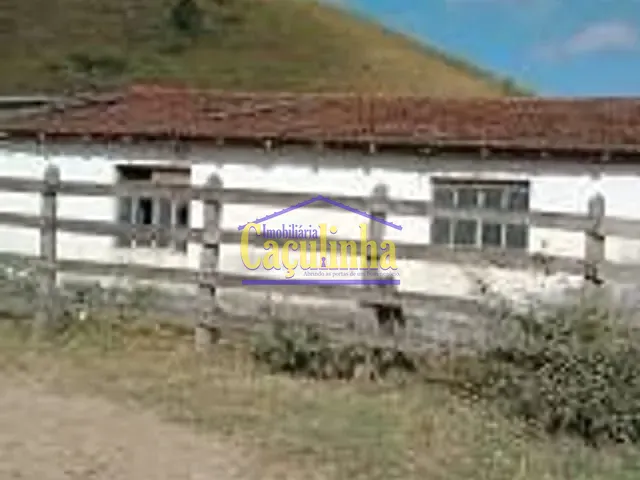 Fazenda com 968m², à venda, no bairro Cabral em Resende