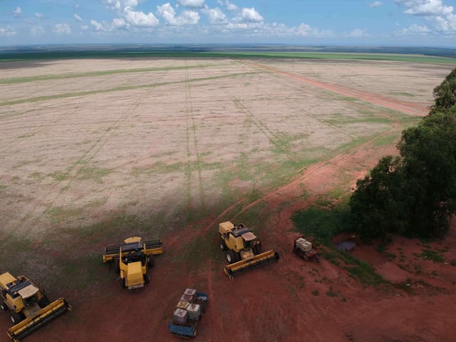 Fazenda com 12100000m², à venda, no bairro Zona Rural em Paraúna
