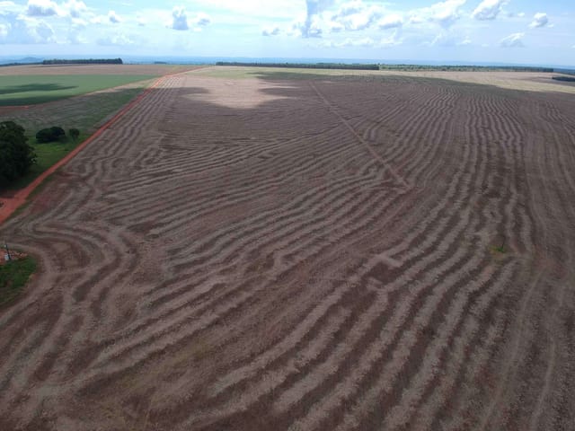 Fazenda com 12100000m², à venda, no bairro Zona Rural em Paraúna