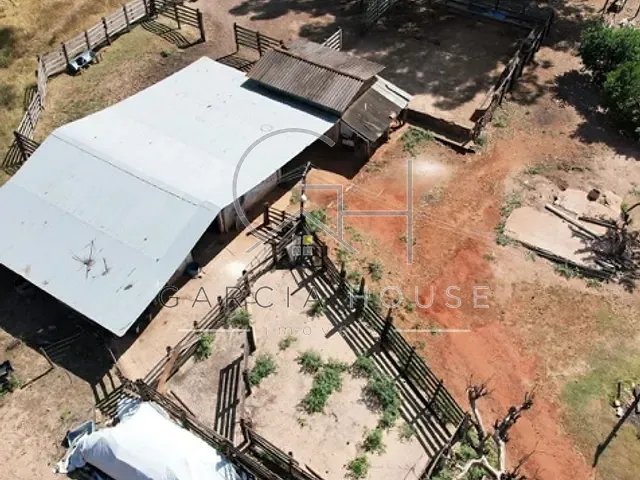 Haras com 72600m² 5 quartos e 6 banheiros, à venda, no bairro Zona Rural em Cajuru