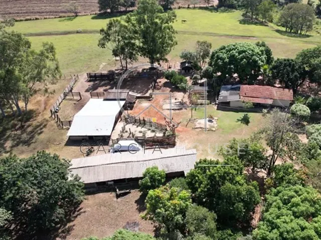 Haras com 72600m² 5 quartos e 6 banheiros, à venda, no bairro Zona Rural em Cajuru