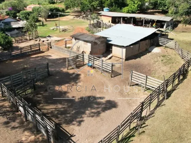 Haras com 72600m² 5 quartos e 6 banheiros, à venda, no bairro Zona Rural em Cajuru