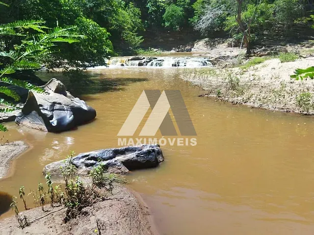 Fazenda à venda, no bairro Zona Rural em Araçuaí