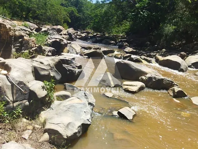 Fazenda à venda, no bairro Zona Rural em Araçuaí