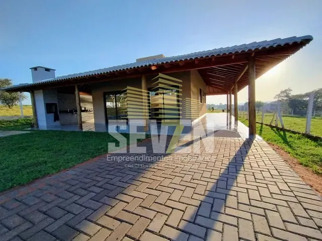 Fazenda com 1300m² 3 quartos e 3 banheiros, à venda, no bairro Jardim Ibiturana em Piratininga