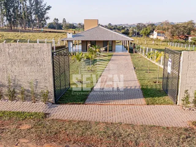 Fazenda com 1300m² 3 quartos e 3 banheiros, à venda, no bairro Jardim Ibiturana em Piratininga