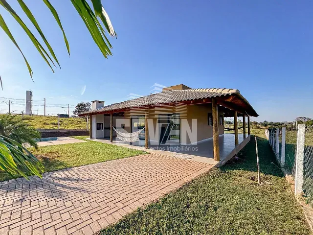 Fazenda com 1300m² 3 quartos e 3 banheiros, à venda, no bairro Jardim Ibiturana em Piratininga