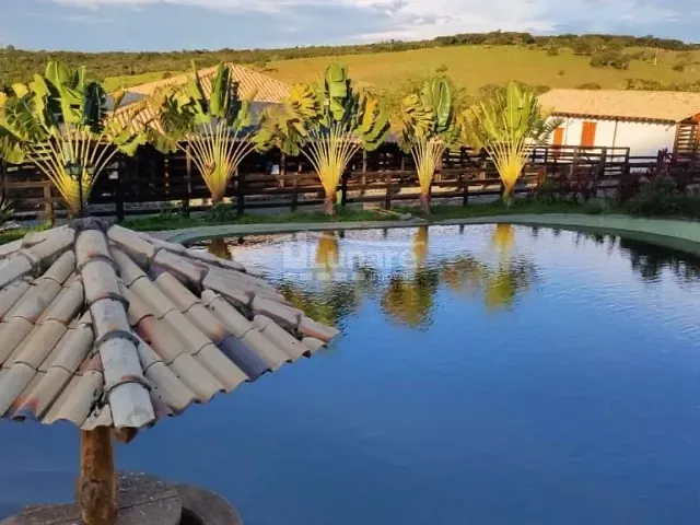 Fazenda com 4270000m² 8 quartos e 5 banheiros, à venda, no bairro Zona Rural em Oliveira