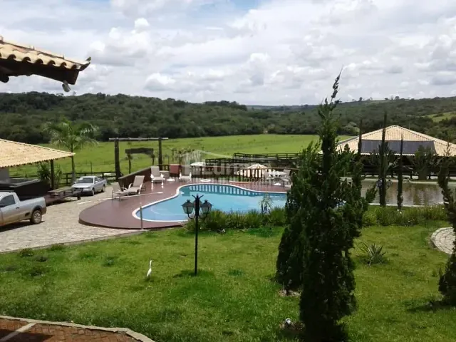 Fazenda com 4270000m² 8 quartos e 5 banheiros, à venda, no bairro Zona Rural em Oliveira