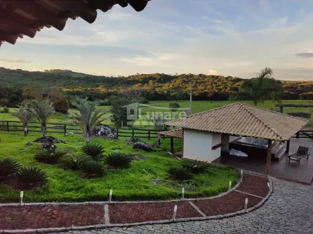 Fazenda com 4270000m² 8 quartos e 5 banheiros, à venda, no bairro Zona Rural em Oliveira