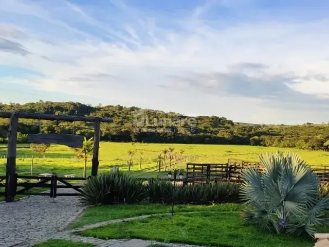 Fazenda com 4270000m² 8 quartos e 5 banheiros, à venda, no bairro Zona Rural em Oliveira