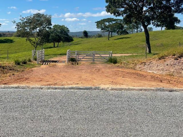 Fazenda com 732000m² 3 quartos e 2 banheiros, à venda, no bairro ZONA RURAL em São Miguel do Passa Quatro