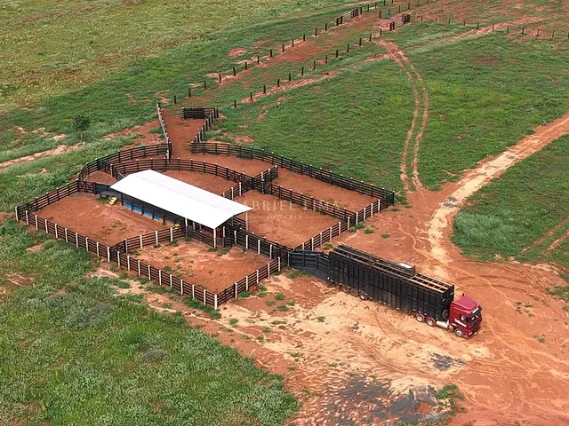 Fazenda com 32560000m² 3 quartos e 3 banheiros, à venda, no bairro Centro em Paraíso das Águas