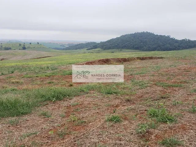 Fazenda com 1790800m² 3 quartos e 2 banheiros, à venda, no bairro rural em Tamarana
