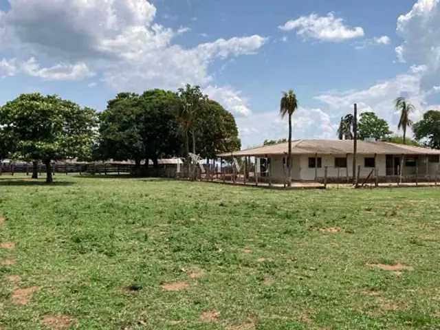 Fazenda com 30000000m² 3 quartos e 2 banheiros, à venda, no bairro CENTRO em Alto Garças